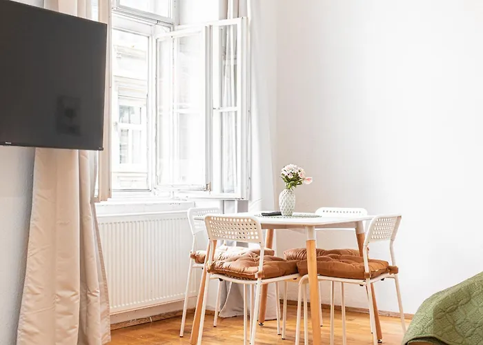 Stylish Multi Perfect For Group * Vienna