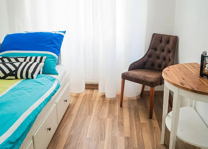 Stylish Multi Perfect For Group * Vienna
